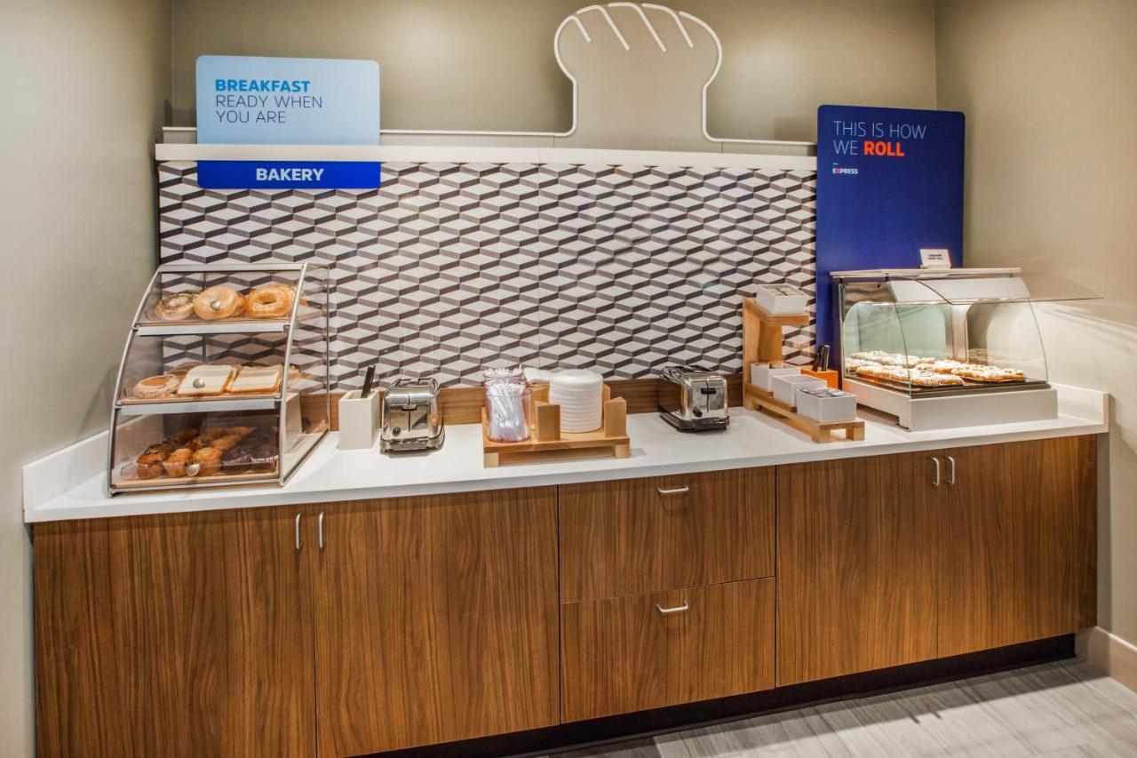Holiday Inn Express & Suites - Milan - Sandusky Area By Ihg Buitenkant foto