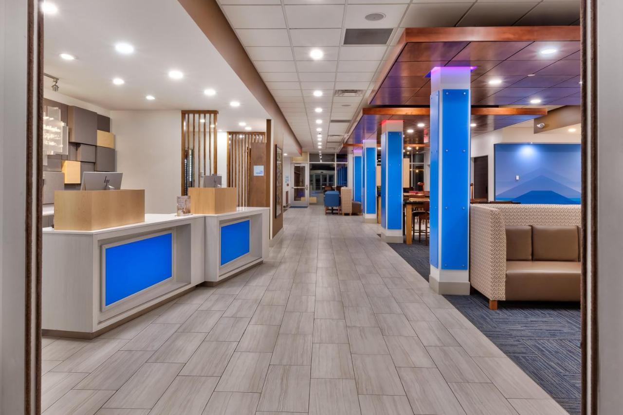 Holiday Inn Express & Suites - Milan - Sandusky Area By Ihg Buitenkant foto