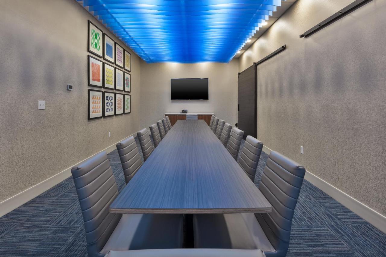 Holiday Inn Express & Suites - Milan - Sandusky Area By Ihg Buitenkant foto