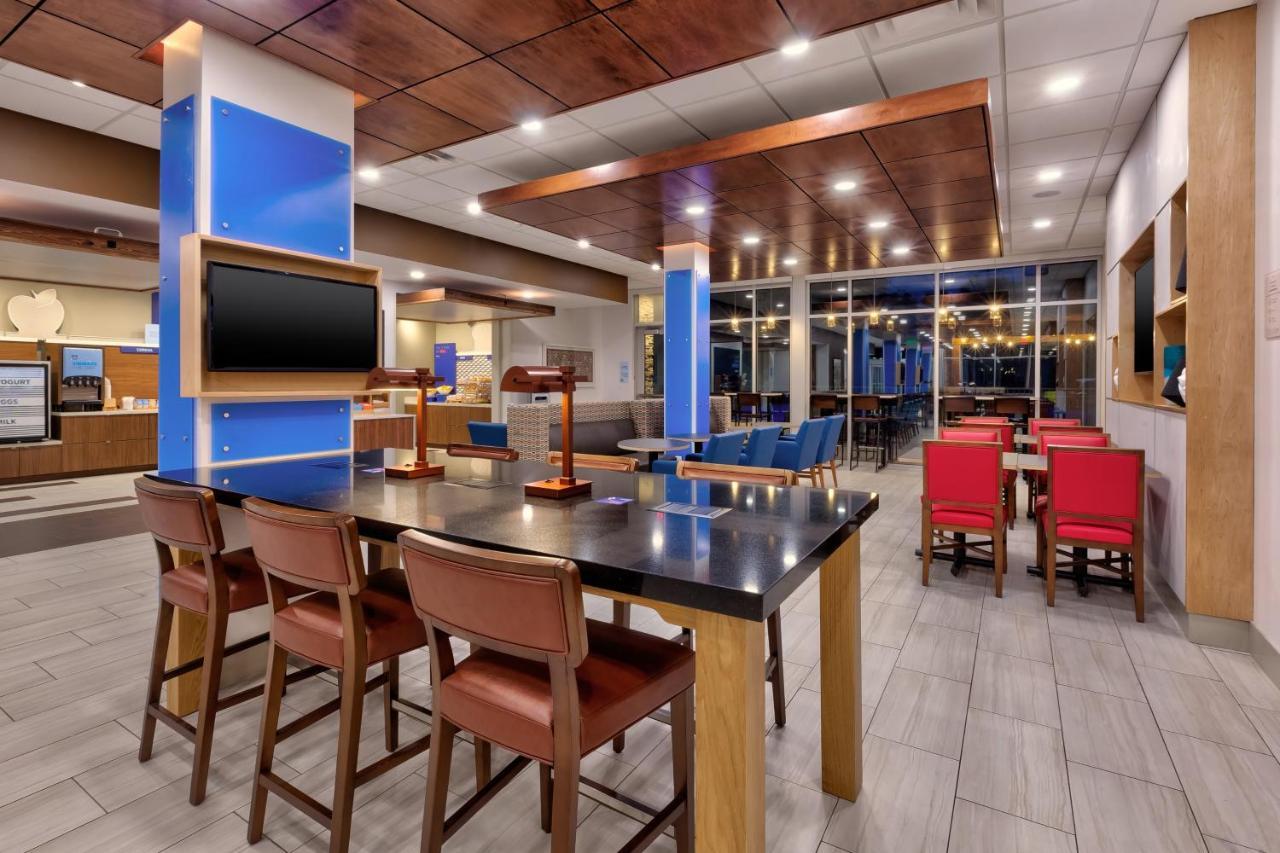 Holiday Inn Express & Suites - Milan - Sandusky Area By Ihg Buitenkant foto
