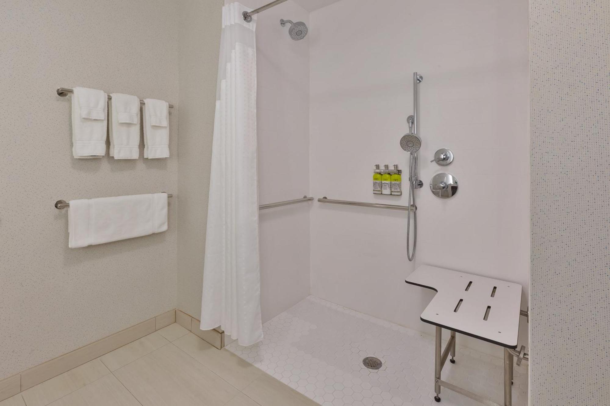 Holiday Inn Express & Suites - Milan - Sandusky Area By Ihg Buitenkant foto